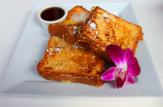 Milwaukee brunch catering includes French toast & sandwiches