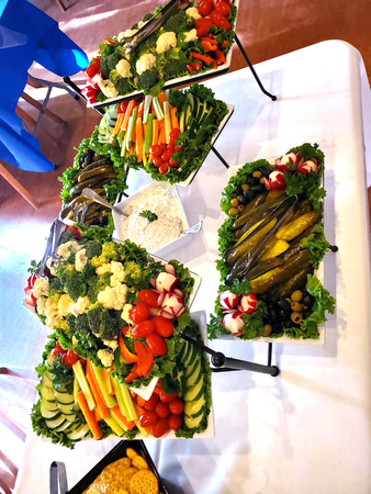 https://www.charliescateringcompany.com/Content/files/deli-platter-catering.jpg